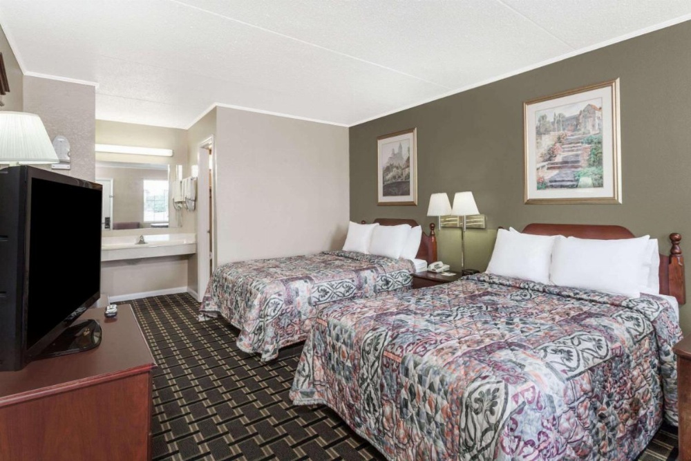 Days Inn by Wyndham Lenoir City