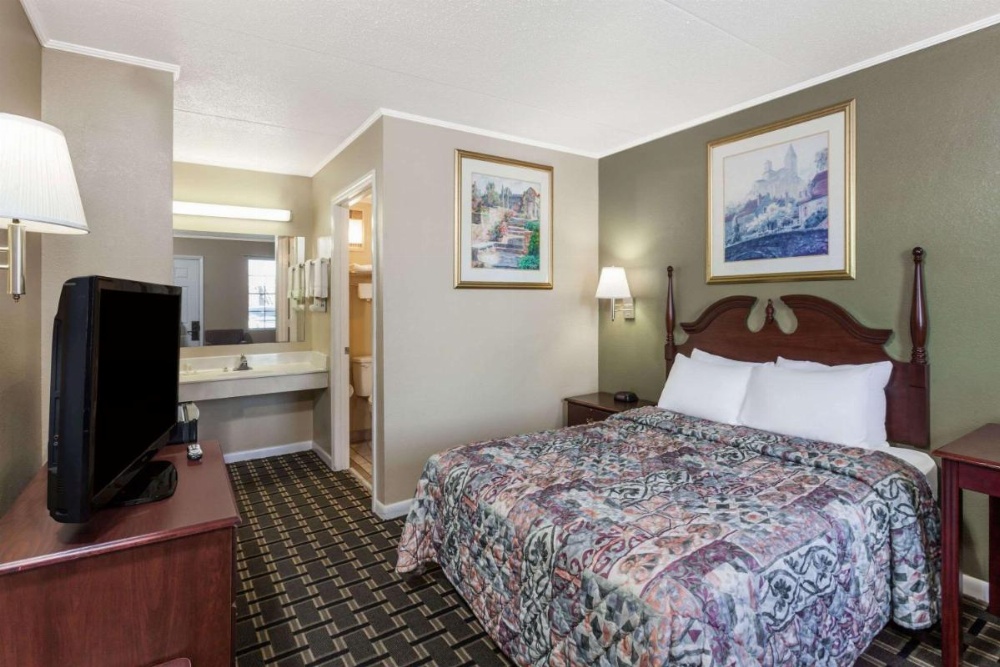 Days Inn by Wyndham Lenoir City Image 11