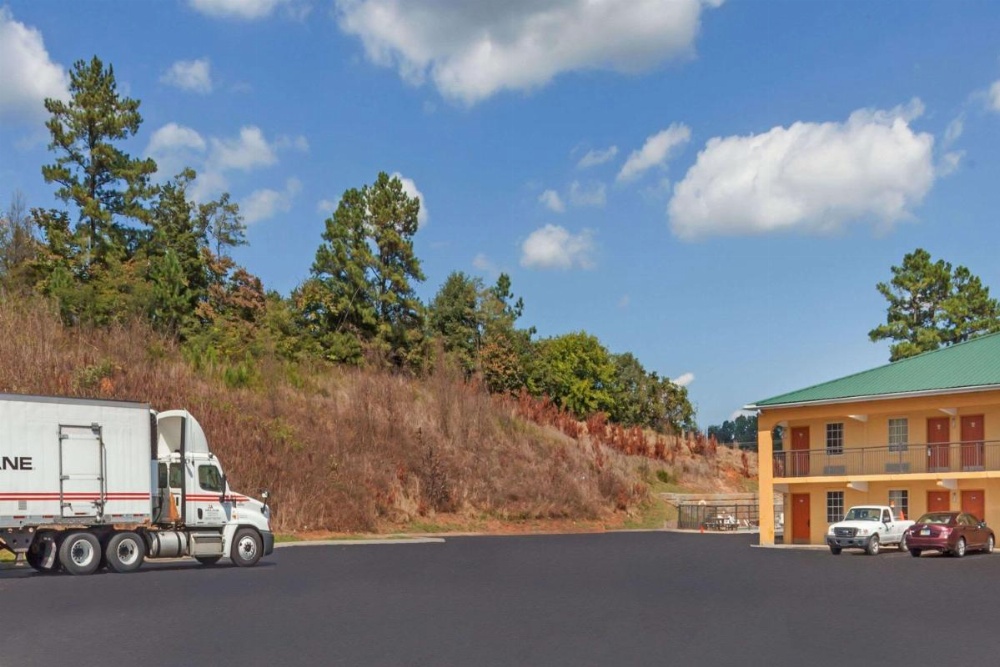 Days Inn by Wyndham Lenoir City Image 13