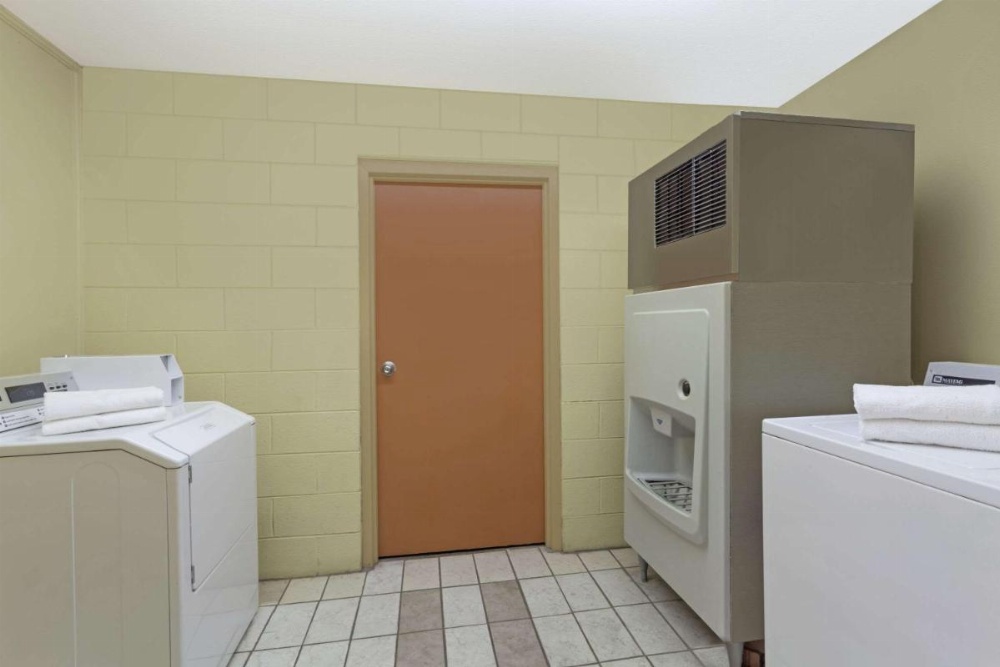 Days Inn by Wyndham Lenoir City Image 14