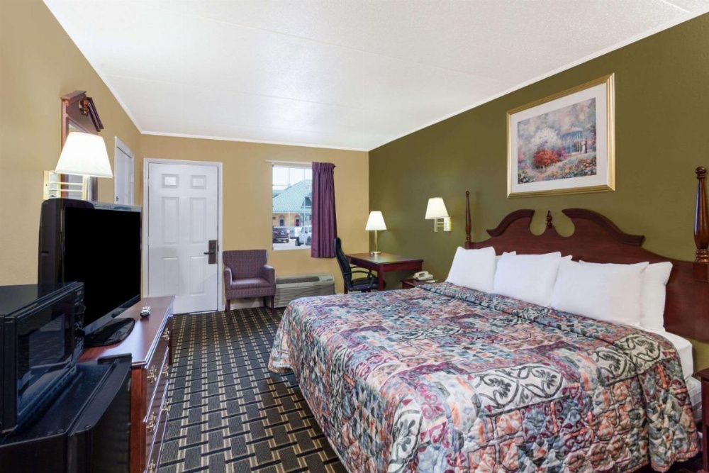 Days Inn by Wyndham Lenoir City Image 6
