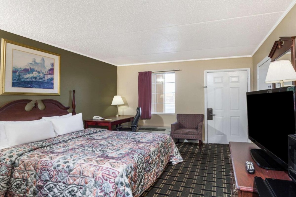 Days Inn by Wyndham Lenoir City Image 7